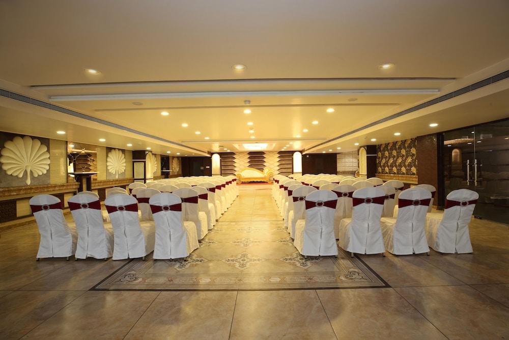 Pinnacle By Click Hotels, Lucknow Exterior foto