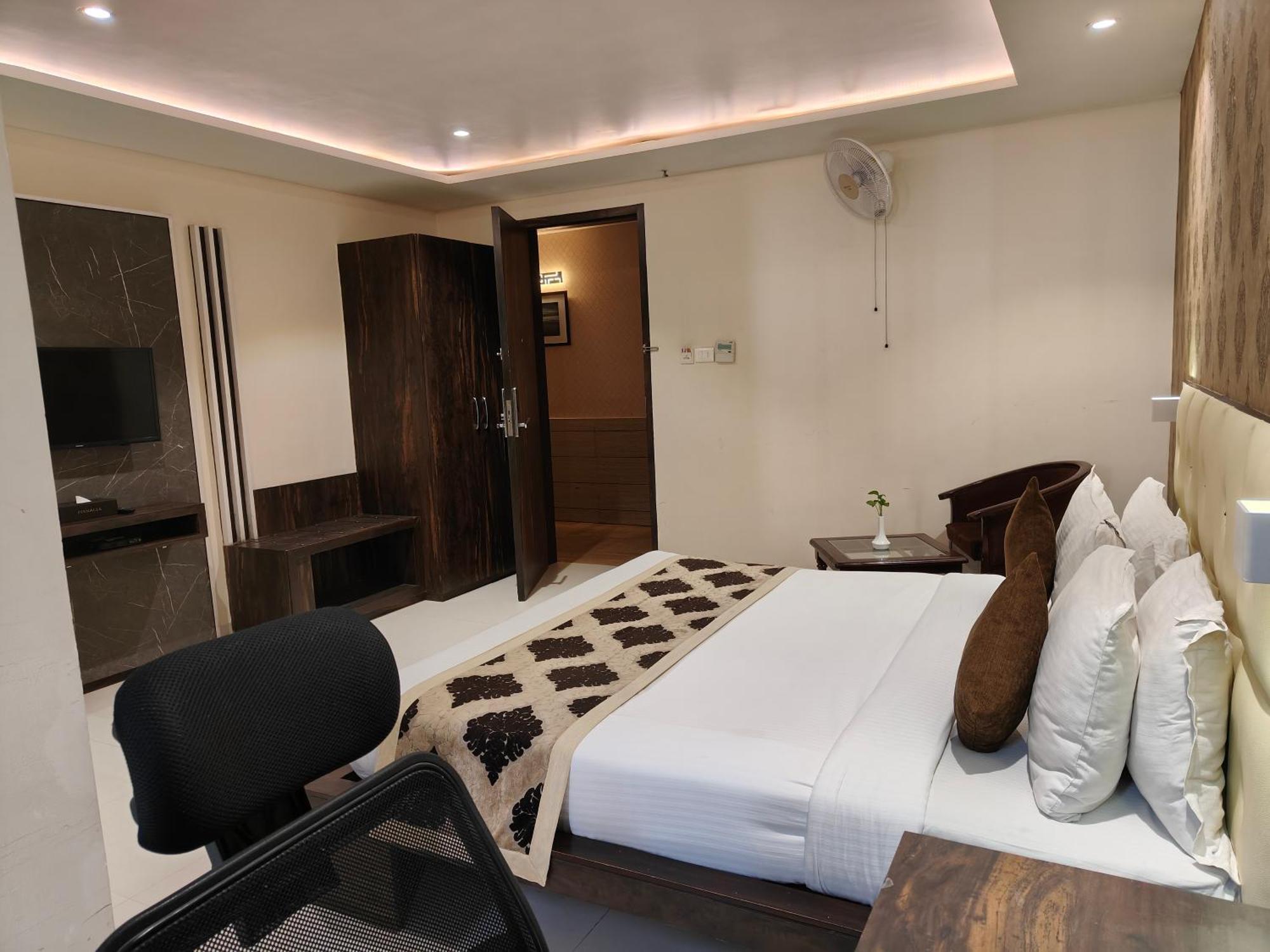 Pinnacle By Click Hotels, Lucknow Exterior foto